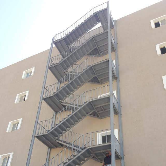 سلالم حديد الرياض